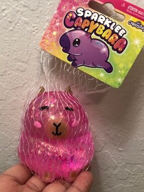 ORB CURIOSITIES ✨ SPARKLE CAPYBARA SQUISHY TOY 🦦